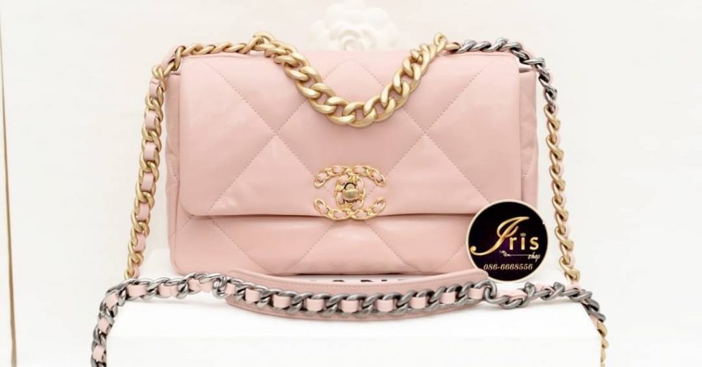 กระเป๋า Chanel 19 Small Flap Bag in Pink สีใหม่ สวยหวาน เรียบหรู ของใหม่  พ