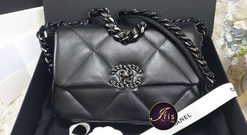 กระเป๋า Chanel 19 handbag size 26 in black lambskin so black ของ