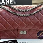 กระเป๋า Chanel 2.55 reissue burgundy age leather Shw…Used พร้อมส่ง‼️
